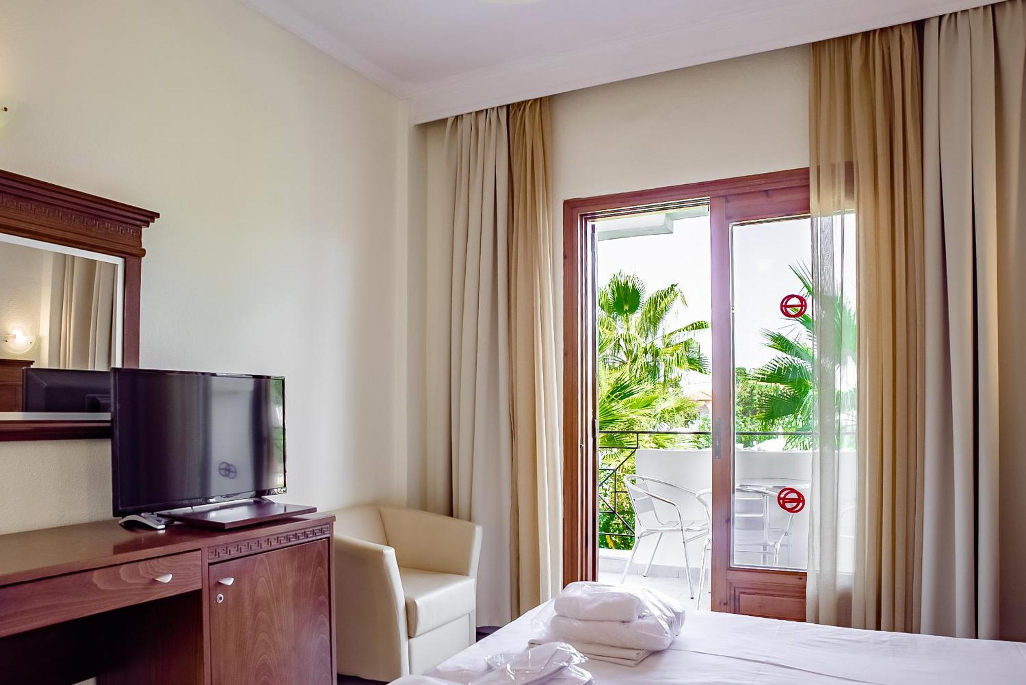 Tresor Sousouras Hotel Hanioti Room photo