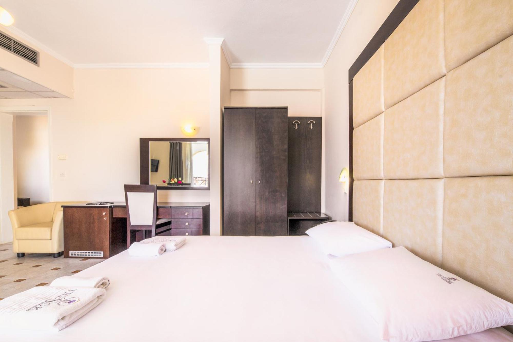 Tresor Sousouras Hotel Hanioti Exterior photo